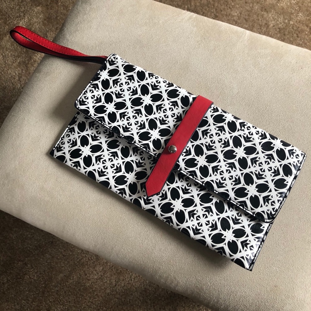 Beautiful wrist purse from the limited